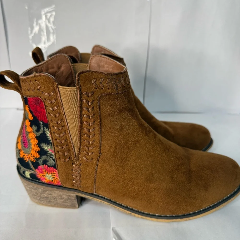Tiara Los Angeles faux Brown Suede Ankle Boots. Floral embroidery back. Slip on - Picture 4 of 8